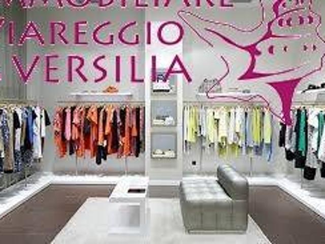 Locale Commerciale in vendita a Viareggio, Toscana