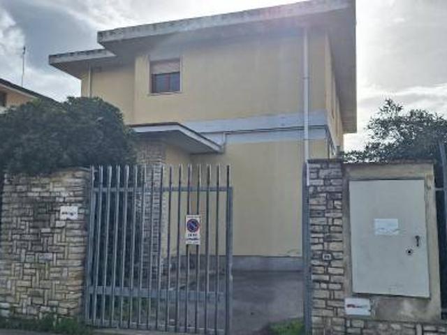 Locale Commerciale in vendita a Viareggio, Toscana