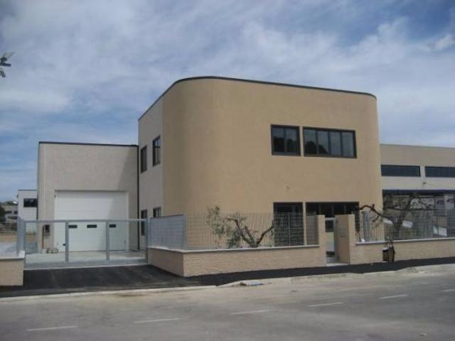 Locale Commerciale in vendita a Viareggio, Toscana