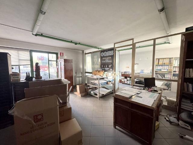 Locale Commerciale in vendita a Viareggio, Toscana