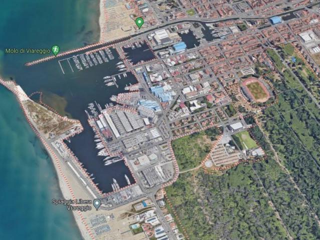Locale Commerciale in vendita a Viareggio, Toscana