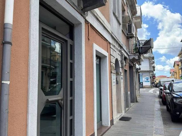 Locale Commerciale in vendita a Calabria, Vibo Valentia