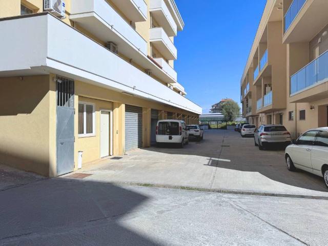 Locale Commerciale in vendita a Calabria, Vibo Valentia