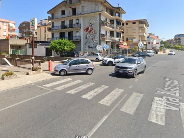 Locale Commerciale in vendita a Calabria, Vibo Valentia
