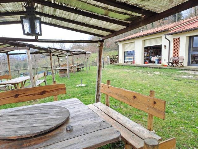 Locale Commerciale in vendita a Vicchio, Toscana