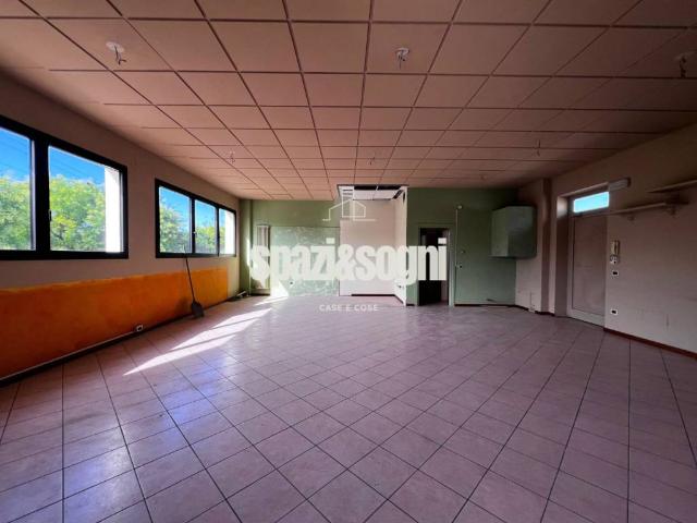 Locale Commerciale in vendita a Cattane, Vicenza