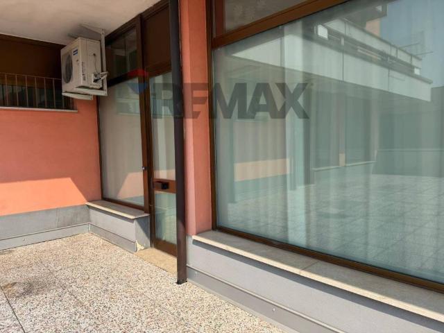 Locale Commerciale in vendita a Vicenza, Veneto