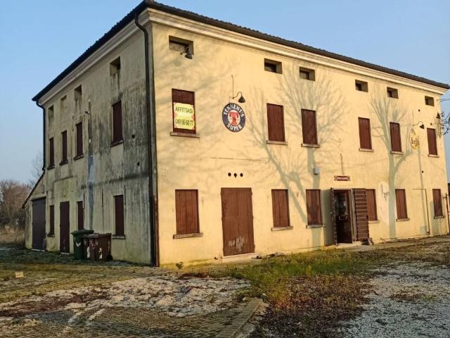 Locale Commerciale in vendita a Bertesinella, Vicenza
