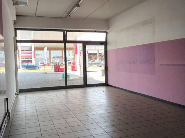 Locale Commerciale in vendita a San Bortolo, Vicenza