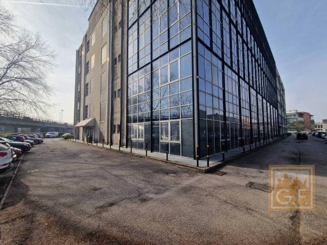 Locale Commerciale in vendita a Vicenza, Veneto