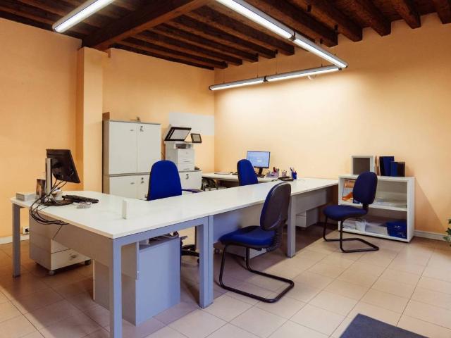 Locale Commerciale in vendita a Vicenza, Veneto