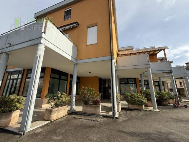 Locale Commerciale in vendita a Vicenza, Veneto