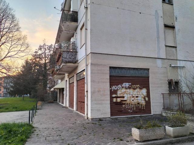 Locale Commerciale in vendita a Vicenza, Veneto