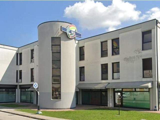 Locale Commerciale in vendita a Cattane, Vicenza