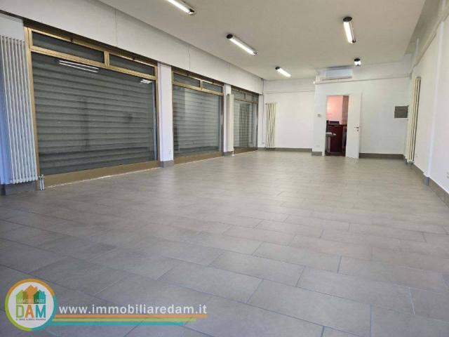 Locale Commerciale in vendita a Caldogno, Veneto