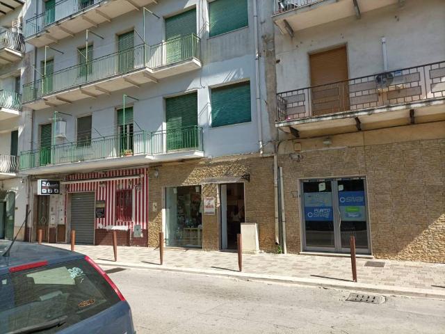Locale Commerciale in vendita a Puglia, Foggia