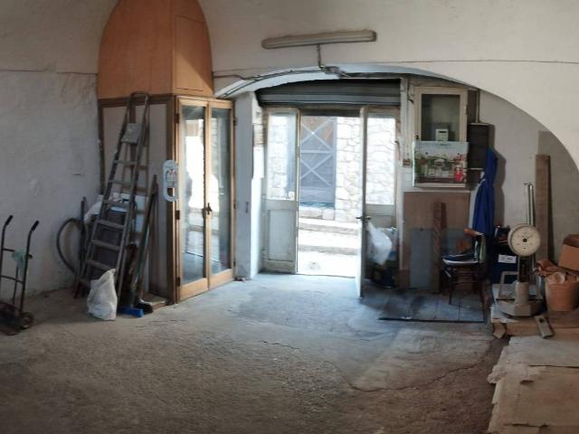 Locale Commerciale in vendita a Vico Equense, Campania