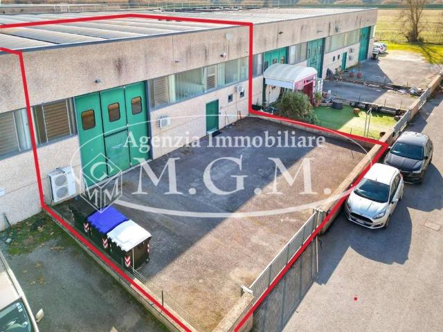 Locale Commerciale in vendita a Campomaggiore, San Giovannialla Vena