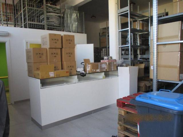Locale Commerciale in vendita a San Giovanni alla Vena, Vicopisano