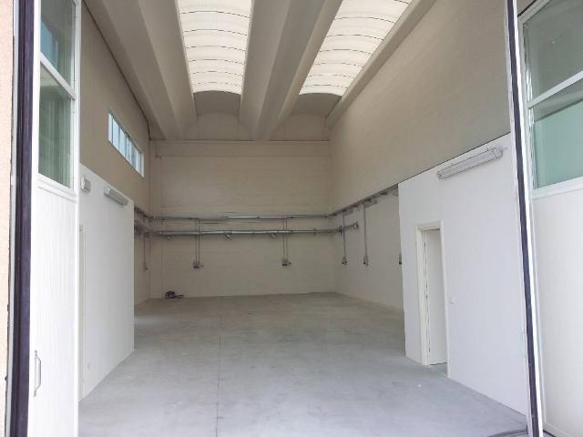 Locale Commerciale in vendita a La Noce, San Giovannialla Vena
