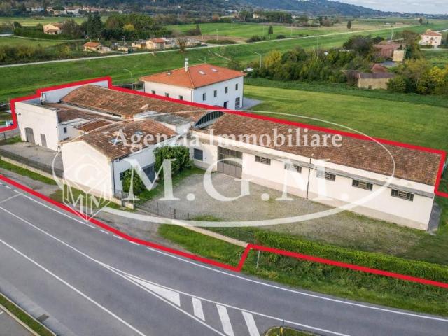 Locale Commerciale in vendita a Campomaggiore, San Giovannialla Vena