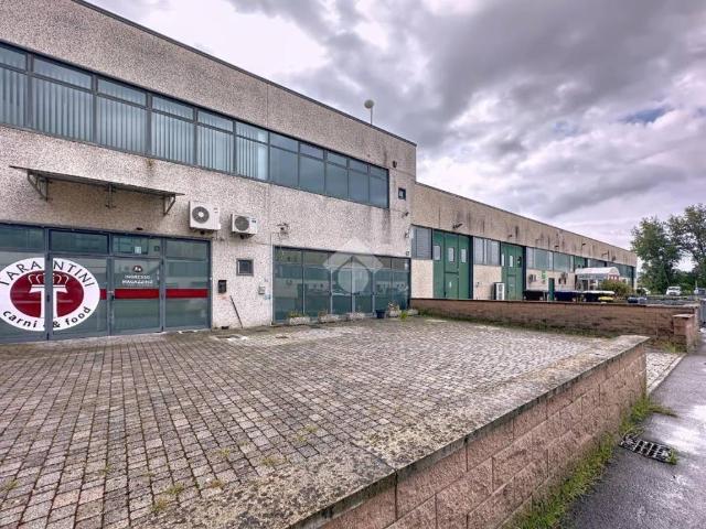 Locale Commerciale in vendita a Novi, San Giovannialla Vena