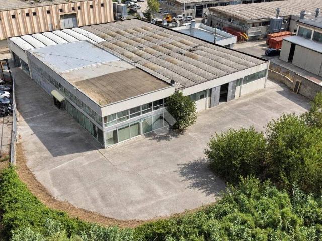 Locale Commerciale in vendita a Lugnano, Vicopisano