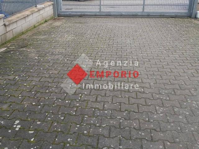 Locale Commerciale in vendita a La Noce, San Giovannialla Vena