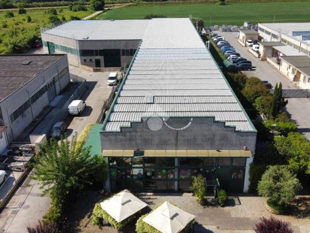 Locale Commerciale in vendita a Novi, San Giovannialla Vena