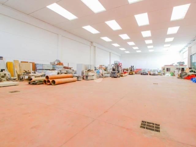 Locale Commerciale in vendita a Cascina Canali, Vidigulfo