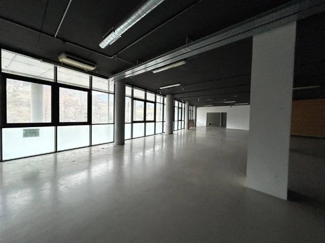 Locale Commerciale in vendita a Vigano San Martino, Lombardia