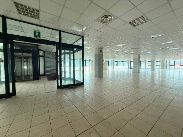 Locale Commerciale in vendita a Martina, Vigano San Martino