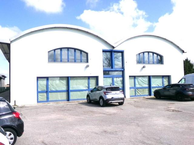 Locale Commerciale in vendita a Unione Alto Ferrarese, Vigarano Mainarda