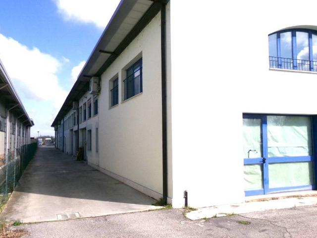 Locale Commerciale in vendita a Unione Alto Ferrarese, Vigarano Mainarda