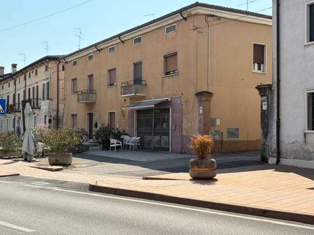 Locale Commerciale in vendita a Vigasio, Veneto