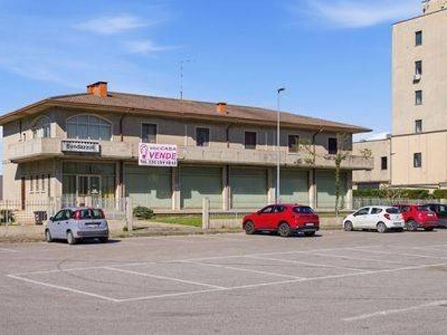 Locale Commerciale in vendita a Vigasio, Veneto