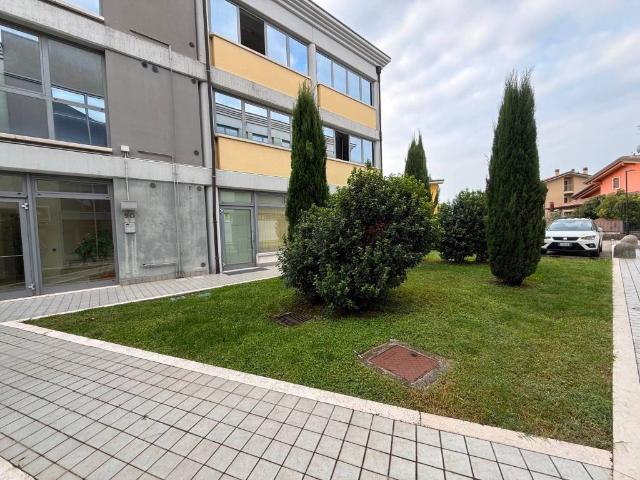 Locale Commerciale in vendita a Vigasio, Verona