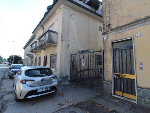 Locale Commerciale in vendita a Piccolini, Vigevano
