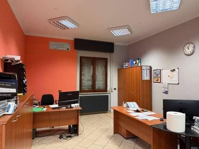 Locale Commerciale in vendita a Piccolini, Vigevano
