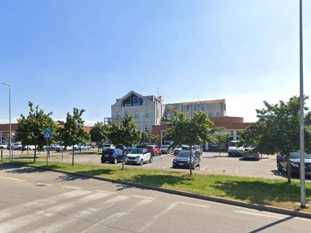 Locale Commerciale in vendita a Vigevano, Lombardia