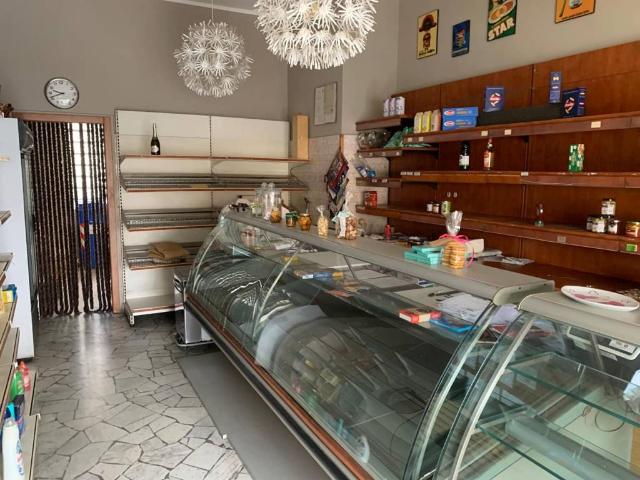Locale Commerciale in vendita a Vigevano, Pavia