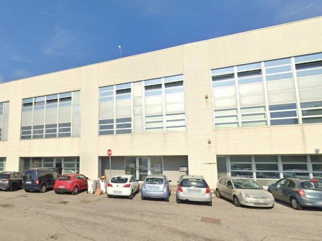 Locale Commerciale in vendita a Piccolini, Vigevano