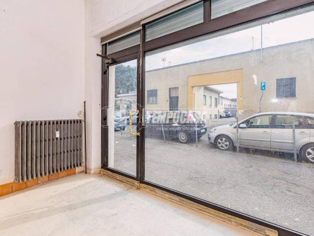 Locale Commerciale in vendita a Vigevano, Lombardia