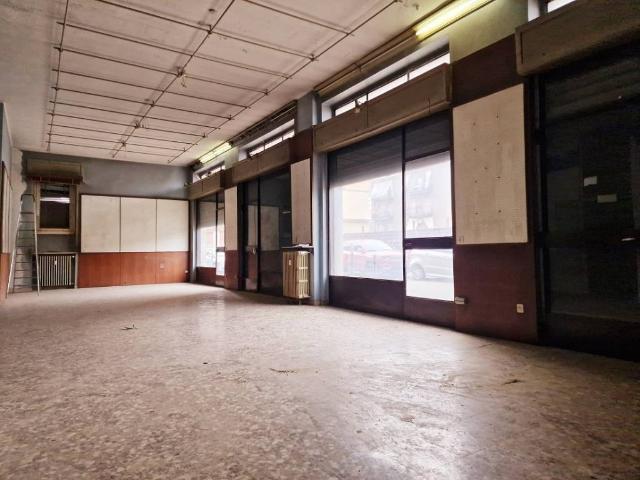 Locale Commerciale in vendita a Vigevano, Lombardia