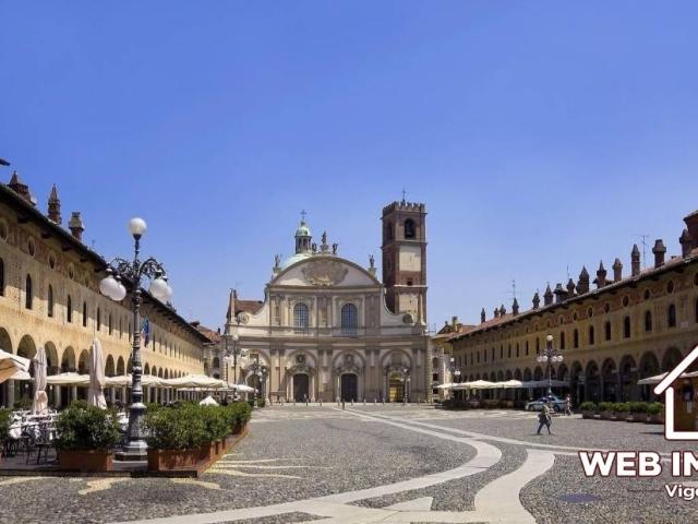Locale Commerciale in vendita a Vigevano, Lombardia