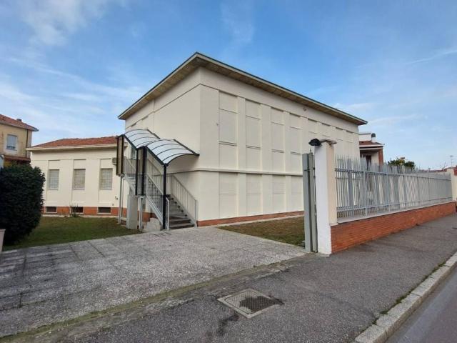 Locale Commerciale in vendita a Vigevano, Lombardia