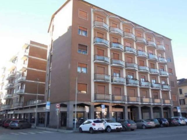 Locale Commerciale in vendita a Vigevano, Lombardia