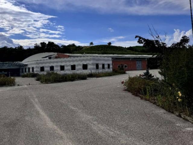 Locale Commerciale in vendita a Piemonte, Asti