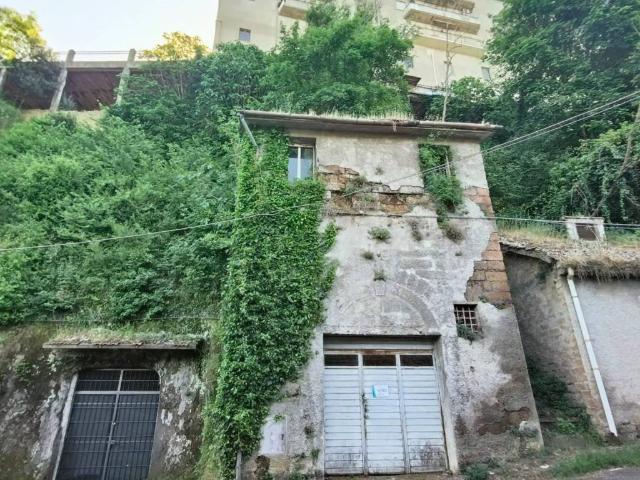 Locale Commerciale in vendita a Maregnano, Vignanello