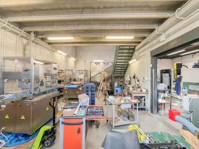 Locale Commerciale in vendita a Vignate, Lombardia